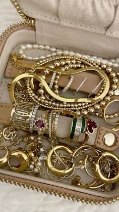 Schmuck Aesthetic, Air Heads, Spring Jewelry Trends, Dope Jewelry Accessories, Girly Coquette, Gold Silver Jewelry, Golden Jewelry