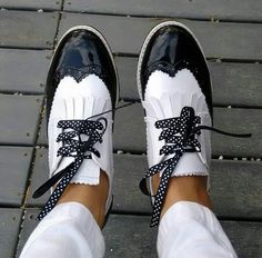 Shoe Story, Fab Nails, Shoe Designs, Oxford Brogues, Walk This Way, Chanel Espadrille, Flats Shoes, Hand Bags, Shoe Game