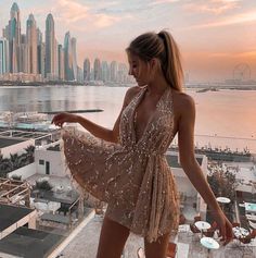 Hoco Outfits, Great Gatsby Outfits, Charity Quotes, Stile Kendall Jenner, Sequin Short Dress, First Date Outfits, Plunge Mini Dress, Flowy Mini Dress