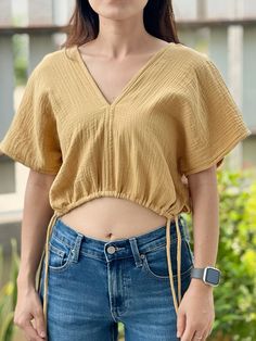 Versatile V-neck Blouse For Beach, Casual V-neck Crop Top For Beach, Versatile Cotton V-neck Tops, Chic Relaxed Fit V-neck Top, Cotton V-neck Summer Top, V-neck Cotton Top For Summer, Versatile V-neck Blouse For The Beach, Chic V-neck Top For Vacation, Chic V-neck Vacation Tops