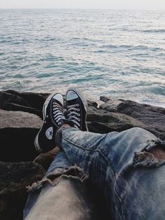 Blue Converse Aesthetic, Asthetic Grunge, Emo Pictures, Love Wallpapers Romantic, Blue Converse, All Stars Converse, Outfits With Converse, Bodyweight Workout Beginner