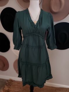 Green Mid-length Dress Down, Green Mid-length Dress For Date Night, Mid-length Ruffle Hem Dress For Brunch, Fitted Tiered Mini Dress For Fall, Fitted Knee-length Tiered Dress For Day Out, Mid-length Green Dress For Fall, Green Mid-length Dress For Fall, Green Mid-length Fall Dress, Green Fitted V-neck Ruffle Dress