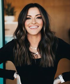 Tia Booth, Black Hair Balayage, Dark Brunette Hair, Dark Hair With Highlights, Brunette Balayage Hair, Brown Hair Balayage, Hair Inspiration Color, Hair Color Dark, Hair Inspo Color