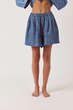 Linen pleated short – amente Chic Linen High-waisted Shorts, Chic Relaxed Fit Shorts With Elastic Waistband, Cotton Bottoms With Pleated Waist For Day Out, Chic Wide Leg Linen Shorts, Cotton Bottoms With Pleated Waist And Short Length, Relaxed Short Length Bottoms For Day Out, Cotton Bottoms With Pleated Waist In Short Length, Relaxed Short Bottoms For Day Out, Casual Bottoms With Pleated Waist And Short Inseam