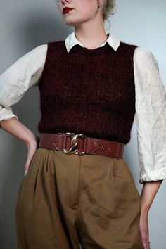 Vintage Sweater Vest For Fall Workwear, Fitted Retro Brown Sweater Vest, Retro Fitted Brown Sweater Vest, Fitted Vintage Brown Sweater Vest, Fitted Brown Vintage Sweater Vest, Vintage Fitted Brown Sweater Vest, Fabel Knitwear, Fall Dress Ideas, Dark Academia Outfits