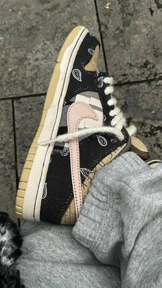 Travis Dunks, Travis Scott Sb Dunks, Travis Scott Shoes, Shoes Wallpaper, Platform Shoes Heels, Shoes Outfit Fashion, Fresh Shoes