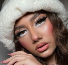 Ice Queen Makeup, Christmas Eye Makeup, Complete Makeup, Princess Makeup, Makeup Tutorial Eyeshadow, Photography Makeup, Dope Makeup, Glamorous Makeup, Winter Makeup