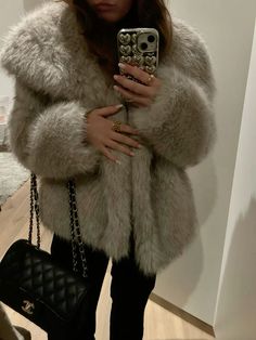 Outfit With Fur Jacket, Zara Fur Coat Outfit, Outfit With Fur Coat, Zara Fur Coat, Fur Jacket Aesthetic, Winter Jackets Aesthetic, Fur Coat Outfit Aesthetic, Winter Jackets Women Cold Weather, Zara Fur Jacket