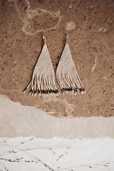 Elegant Woven Drop Earrings, Elegant White Woven Jewelry, White Elegant Woven Jewelry, Artisan White Earrings With Beaded Fringe, Natural Beaded Dangle Jewelry, Natural Color Beaded Dangle Jewelry, Elegant Handwoven Jewelry, Elegant Handwoven Natural Jewelry, Elegant Woven Dangle Earrings