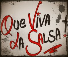 the words que via la salsa written in black ink on a white background with stars