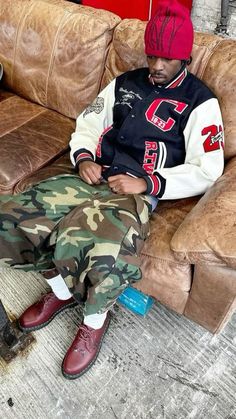 #fashion #outfitideas #menswear #menstyle #fashioninspiration Camo Pants Outfit Men, Camo Streetwear, Somebody's Son, Camo Pants Outfit, Outfits Primavera, Pattern Outfits, Pants Outfit Men, Type Shi, Camo Outfits