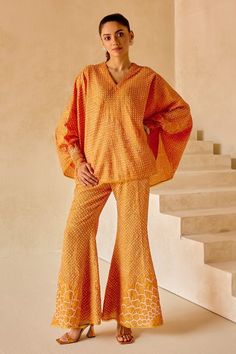 Orange flared leg pant with sunflower pattern bandhani work. - Aza Fashions Tie Dye Sunflower, Tulip Pants, Cape Top, Cape Tops, Nyc Studio, Hand Tie, Wearing Clothes, Pants Pattern, Bridal Wear