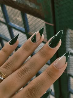 Simple Prom Nails Emerald Green, Simple Dark Green Acrylic Nails, Green Bday Nails, Cute Dark Green Nails, Dark Green Nails Christmas, Nail Inspo Dark Green, Dark Green Nails With Glitter, Black And Green Nails Acrylic, Emerald Green Almond Nails