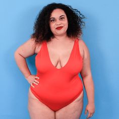 CafeMom tried 6 different plus-size swimsuits under $30 to find the absolute best! Click through for our review of this sassy $20 swimsuit from Boohoo. #plussize #summerstyle #swimwear Plus Size Summer Dresses, Prom Dresses 2018, Plus Size Summer, Plus Size Fashion