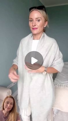 Thousands of Tips on Instagram: "How to transform a cardigan from a scarft  Credits@minidiamondblog  #LifeHack #HomeRemedies #LaundryTips #LaundryHacks #ClothingHacks #FashionHacks #QuickFix #EasyFix #SimpleSolution #BeforeAndAfter #AmazingResults #MustTry #ShareThis #LikeAndShare #FollowForMore #TikTokMadeMeBuyIt #wintertips #bufanda #scarf #manta #mantel #comousar #howtouse #truco" Scarf Tips And Tricks, How To Wear A Blanket Scarf Tutorials, How To Tie A Shawl Wraps, Scarf To Cardigan, Shawl To Cardigan, Scarf Into Cardigan, How To Style A Scarf With A Dress, Scarf As A Cardigan, How To Wear A Shawl With A Dress