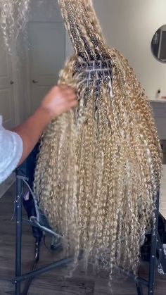 Black Women Blonde Hairstyles, 27 Box Braids Color, 27 And 613 Braids, Blonde Hair Braids Black Women, Small Blonde Boho Knotless Braids, Color 27 And 613 Knotless Braids, Blonde Bora Braids, 613 Boho Braids, 613 Boho Knotless Braids