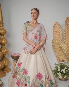 Mother Daighter, Reception Lehanga, Hand Painted Lehenga, Choli Ideas, Dress India, Saffron Spice, Dupatta Style, Feel Like A Princess, Designer Sarees Wedding