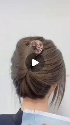 Ristawati. Manik on Instagram: "Tips ikat rambut cantik  #tutorialsanggul #hairstyle #ristawatimanik #fyp" 2024 Tips, Easy Bun Hairstyles For Long Hair, French Twist Hair, Hair Upstyles, Easy Hair Updos, Hair Braid Videos, Hair Tutorials For Medium Hair, Peinados Fáciles Para Cabello Corto