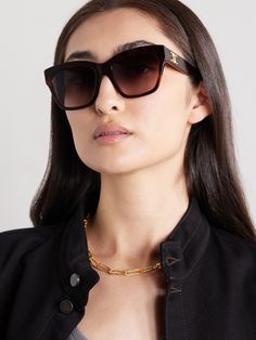 CELINE Eyewear reflects the timeless style of its ready-to-wear collections. Made from tortoiseshell acetate, these sunglasses have classic square frames and feature gold-tone 'Triomphe' emblems on each arm. Elegant Tortoiseshell Square Frame Sunglasses, Luxury Brown Acetate Sunglasses, Luxury Tortoiseshell Wayfarer Sunglasses, Trendy Tortoiseshell Sunglasses For Formal Occasions, Luxury Acetate Sunglasses With Square Frame, Celine Eyewear, Sunglasses Celine, Winter Work Wear, Celine Triomphe