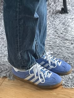 Gazelle Indoor Shoes, Blue Gazelle Adidas Outfit, Adidas Jeans Shoes, Blue Gazelle, Adidas Gazelle Blue, Adidas Gazelle Outfit, Adidas Samba Outfits, Samba Outfit Ideas, Samba Outfits