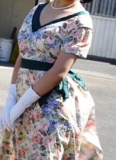 Gloves Housewife Dress, Burda Style, Costume Ideas, Floral Skirt, Gloves, Floral