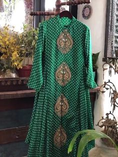 Kurti With Hand Work, Bandhani Dress, Silk Kurti, Latest Dress Design, Designer Kurti Patterns, Kurti Designs Latest, Casual Indian Fashion, Salwar Kamiz, Traditional Indian Outfits