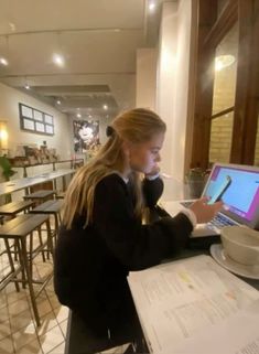 School Clean Girl, Cafe Study, Inspo Hair