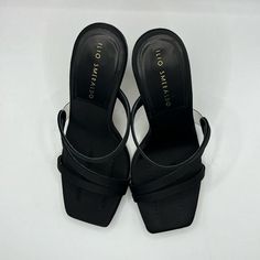 Ilio Smeraldo Womens Black Maevemule Heeled Sandals Size 36 Nib -Size 36 -Material Feels Like Satin -Made In Italy -Msrp $450 -Make An Offer! A2 Elegant Black Mules With Wrapped Heel, Evening Mules With Heel Loop And Square Toe, Evening Square Toe Mules With Heel Loop, Evening Mules With Heel Strap And Square Toe, Black Sandals With Sculpted Heel For Cocktail, Black Mules With Single Toe Strap For Party, Black Ankle Strap Mules For Evening, Elegant Black Mules With Contrasting Heel, Black Mules With Contrasting Heel Counter For Evening