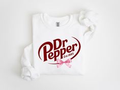 Dr. Pepper Logo Sweatshirt, Dr. Pepper Crewneck, Cute Dr.Pepper Shirt, Dr.Pepper Gifts, Gift for Her, Soda, Bday Gift, Xmas Gift, Coquette,  -------------------------------------------------------------------------------------------------------------------------------- Knit collar Unisex Adult Sizing *How to Place an Order* 1. View all color and size charts before you place your order. 2. Select your shirt "SIZE" and "COLOR". 3. Select the quantity. 4. Click add to cart.  If you are ordering more than 1 item, you need to repeat this process for each item you wish to order. Washing Instructions: Wash inside out, in cold water, on a gentle cycle. Tumble dry low or let air dry. Do not bleach Do not dry clean. Avoid ironing on the design. Size: Take a look at the photos to see a specific sizin Dr Pepper Sweatshirt, Dr Pepper Stuff, Dr Pepper Logo, Dr Pepper Shirt, Bday Gift, Dr Pepper, Logo Sweatshirt, Christmas Wishlist, Sweatshirt Designs