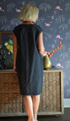 Платье из итальянского льна.Черное с декором.Льняное платье в - Etsy Black Bohemian Linen Summer Dress, Black Bohemian Linen Dress For Summer, Black Bohemian Linen Dress, Chic Black Linen Beach Dress, Chic Black Linen Dress For The Beach, Chic Black Linen Dress, Casual Black Linen Midi Dress, Black Linen Midi Dress For Summer, Summer Black Linen Midi Dress