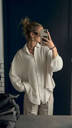 Cream Outfit, Outfit Vintage, Looks Chic, Come And Go, Fashion Mistakes, Airport Outfit, Style Mistakes, 10 Pounds, Classy Women