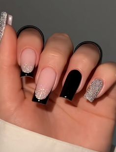 Black Silver Nails Acrylic, Glittery Black Nails, Black Nails Ideas, Black Silver Nails, Sns Nails, Pretty Nail Art Designs, Pretty Nail Art