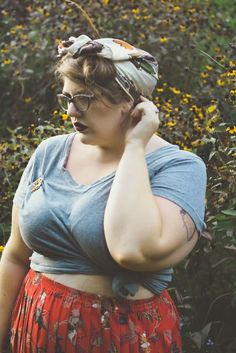 Spunky, retro, vintage, feminine style curvy, plus size outfit. Body positive plus size fashion inspiration. The Classy Junk Vintage Feminine Style, Flattering Plus Size Dresses, Vintage Feminine, Plus Size Outfit, Hipster Outfits, Body Positive, Hipster Fashion, Moda Vintage, Mode Vintage