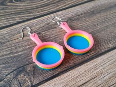 "Show off your pansexual pride and love for puns with these Frying Pan Pride Earrings! 3D printed in 3 colours, these lightweight pan pride earrings are sure to delight! Size: Total Earring Length 2.4\" (60mm). Each Pan is 1.5\"(40mm) tall, 1\" (25mm) wide and .25\"(7mm) thick. Hanging on stainless steel earring hooks. 3D printed from strong, vibrant and waterproof PLA filament." Acexual Earrings, Pride Jewelry Earrings, Gay Dangle Earrings, Bigender Earrings, Omnisexual Earrings, Pan Pride, Pride Earrings, Pride Jewellery, French Wire Earrings