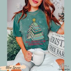 Bookish Christmas Librarian Comfort Colors® Tee Merry Bookmas - Etsy Bulgaria Cute Christmas Shirts, Christmas Favorites, Christmas Things, Christmas Inspo, Comfort Colors Tee, Blue Christmas, Christmas Tees, Let It Snow, Look Plus