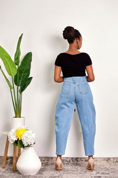 A hearty nod to the 90s! You'll be upping your fashion game in these darling high waisted slouch balloon pants in a light blue color. Furnished with a denim belt with buckle and front and back pockets, you'll definitely be reaching for these jeans time and time again because of how comfy yet stylish they are! CONTENT & CARE Hand wash with cold water Hang to dry Cotton DEETS & FIT Model is wearing a size 7 Fabric has no stretch Model profile: Uche is 5'9" and measures 34 (bust) 27 (waist) and 45 Baloon Jeans Ootd, Slouch Jeans Outfit, Balloon Jeans Outfit, Balloon Pants Outfit, Swishy Pants, Model Profile, Slouch Jeans, Types Of, Mom Outfit