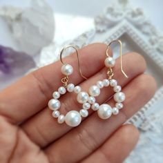 AERIN 💜 Freshwater Pearl Dangle Earrings, 14K Gold Filled, Wedding Jewelry for Brides, Bridal Shower Gift, Gift For Her 💜 • Handmade with natural freshwater pearls. Choices of 14K Gold filled & Sterling Silver • Casual elegant pearl earrings that are perfect for both your big day & everyday wear. A cute treat for yourself and a lovely gift for her ✨ • These earrings won’t tarnish. Gold-filled and sterling silver are known for their lasting quality. These earrings will last for decades and are Freshwater Pearl Jewelry Handmade, Diy Wedding Earrings, Diy Earrings Materials, Beaded Wedding Jewelry, Handmade Pearl Jewelry, Diy Jewelry Set, Gold Bead Earrings, Hoop Dangle Earrings, Pearl Dangle Earrings