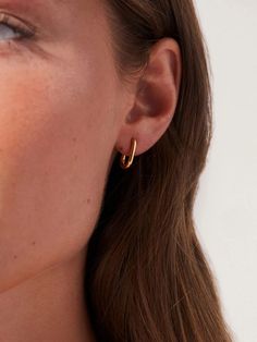 Dainty Gold Hoop Earrings, Gold Minimal Earrings, Piercings Aesthetic, Dainty Gold Earrings, Dainty Gold Jewelry, Dainty Rings, Minimal Earrings, Mini Hoop Earrings, Solid Gold Earrings