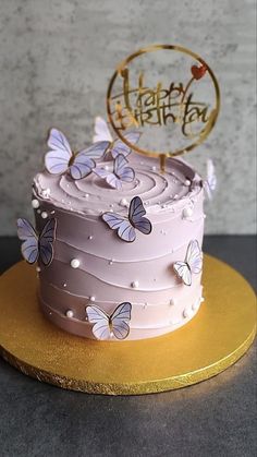 Aesthetic Butterfly cake Cake With Butterflies, Easter Cake Designs, 4de Verjaardag, Modern Birthday Cakes, Kue Macaroon, 14th Birthday Cakes, 15th Birthday Cakes, Small Birthday Cakes