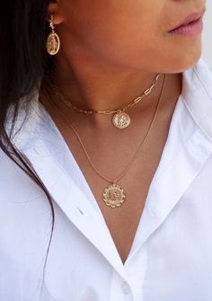 St Christopher Medallion Gold Coin Necklace Travel Saint Thick Paper Clip Chain Choker Layering Gift for Her Protection Daughter Sister Gift - Etsy Saint Christopher Necklace, Gold Medallion Necklace, Chunky Gold Necklaces, Thick Gold Chain, St Christopher Necklace, Gold Jewelry Outfits, St Christopher Pendant, Travel Necklace, Boho Style Earrings