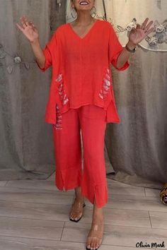 Olivia Mark - White Sequined Half Sleeve Top and Linen Bottom Ensemble Red Season, Metallic Jeans, Jeans Overall, Cami Shirt, Jeans Cargo, Cardigan Sweater Dress, Maxi Robes, Yoga Shorts, Denim Jumpsuit