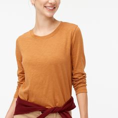 Fall Relaxed Fit T-shirt With Shirttail Hem, Fall Layering Crew Neck T-shirt, Fall Crew Neck Tops For Casual Gatherings, Fall T-shirt With Shirttail Hem For Everyday, Fall Everyday T-shirt With Shirttail Hem, Trendy Crew Neck T-shirt For Casual Gatherings, Fall T-shirt With Shirttail Hem, Crew Neck Tops For Fall Layering, Relaxed Fit Scoop Neck T-shirt For Fall