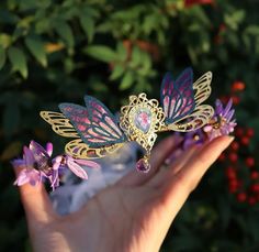 Gorgeous festival headdress. Perfect for making you feel fabulous and steal the spotlight 🌸✨ This crown is called the ethereal elf queen  headdress and is the ultimate fairy crown 💖.  As the items are hand made, making and shipping time can take up to 3 weeks to make. Please let me know when you need it by and I can try and prioritise your order and send on time for your special day 🥰.  I am very active on my social media so if you want to ask me any questions please contact me @lunabluecolle Moon Tiara, Witch Headband, Witchy Hair, Moon Crown, Gothic Hair Accessories, Elf Hair, Witch Hair, Woodland Elf, Butterfly Crown