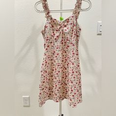 Nwt Size 2 100% Polyester Floral Print Mini Sundress For Brunch, Sundress With Floral Print For Date Night, Sleeveless Rose Print Dress For Vacation, Summer Rose Print Dress For Date Night, Feminine Rose Print Floral Dress For Day Out, Spring Rose Print Dress For Date Night, Spring Date Night Dress With Ditsy Floral Print, Feminine Floral Dress With Rose Print For Day Out, Summer Floral Print Mini Dress For Date Night