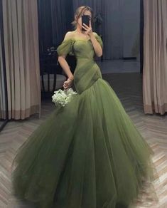 Off The Shoulder Prom Dresses, Prom Dresses 2022, Off Shoulder Ball Gown, Detail Couture, Robes Glamour, Mode Tips, Dresses 2022, Floor Length Prom Dresses, Prom Dress Inspiration