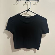 Brand : Zara Size : Small No Defects - Never Worn Thick And Non-Stretchy Black Fitted Short Sleeve Crop Top, Basic Crew Neck Tops For Night Out, Black Fitted Crop Top T-shirt, Black Fitted Cropped T-shirt, Chic Black Crop Top T-shirt, Black Fitted Crop Top Casual Style, Casual Cropped T-shirt For Night Out, Casual Solid Color Shirt For Night Out, Casual Solid Shirt For Night Out