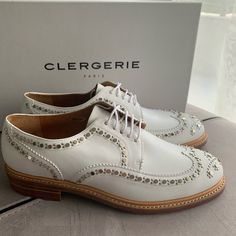 Nib Robert Clergerie Paris White Studded Genuine Leather Lace Up Brogue Derby Shoes Size 39.5. Real Gem Of A Pair From Glergerie Paris. Features: Leather Upper, Lining And Sole. Wingtip Toe, Silver-Tone Studded Brogue Styling With Serrated Trim. Interior Lining. Cushioned Insole. Stacked Heel. 100% Authentic Made In France. Comes In Original Box And Dust Bag. Excellent Quality And Condition! Bundle And Save Open To Reasonable Offers! Elegant Leather Shoes With Perforations And Round Toe, Elegant Leather Wingtip Shoes With Perforations, Elegant Dress Shoes With Perforations For Derby, Elegant Formal Lace-up Shoes With Perforations, Designer Lace-up Shoes With Brogue Detailing, Elegant Lace-up Shoes With Perforated Toe, Elegant Lace-up Oxfords With Perforations, Designer Lace-up Oxfords With Brogue Detailing, White Dress Shoes Men