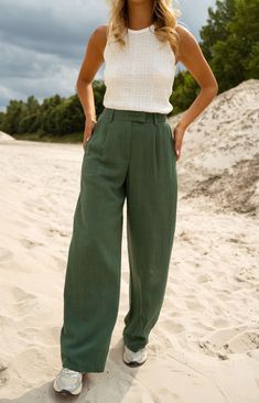 Green Linen Pants, Green Pants Outfit, Marlene Hose, Linen Pants Outfit, Classy Business Outfits, Business Professional Outfits, Corporate Outfits, Fall Inspiration, Closet Makeover