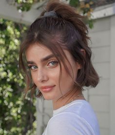 Novedades de belleza: las más lujosas y asequibles Hairdos For Short Hair, Shot Hair Styles, Taylor Hill, Cute Hairstyles For Short Hair, Short Hair Haircuts, Short Hair Styles Easy, Grunge Hair, Aesthetic Hair