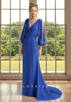 Expertly crafted with a v-neckline and long sleeves, this chiffon cocktail dress is a perfect choice for the mother of the bride. Made from high-quality materials, this dress offers both comfort and elegance. Perfect for any special occasion, this dress is sure to make you stand out and feel confident. Elegant Mother Of The Bride, Cocktail Dress Style, Mother Of Bride Dress, Classic Prom Dress, Simple Prom Dress Long, Button Maxi Dress, Prom Dresses Simple, Dress With Train, V Neck Cocktail Dress